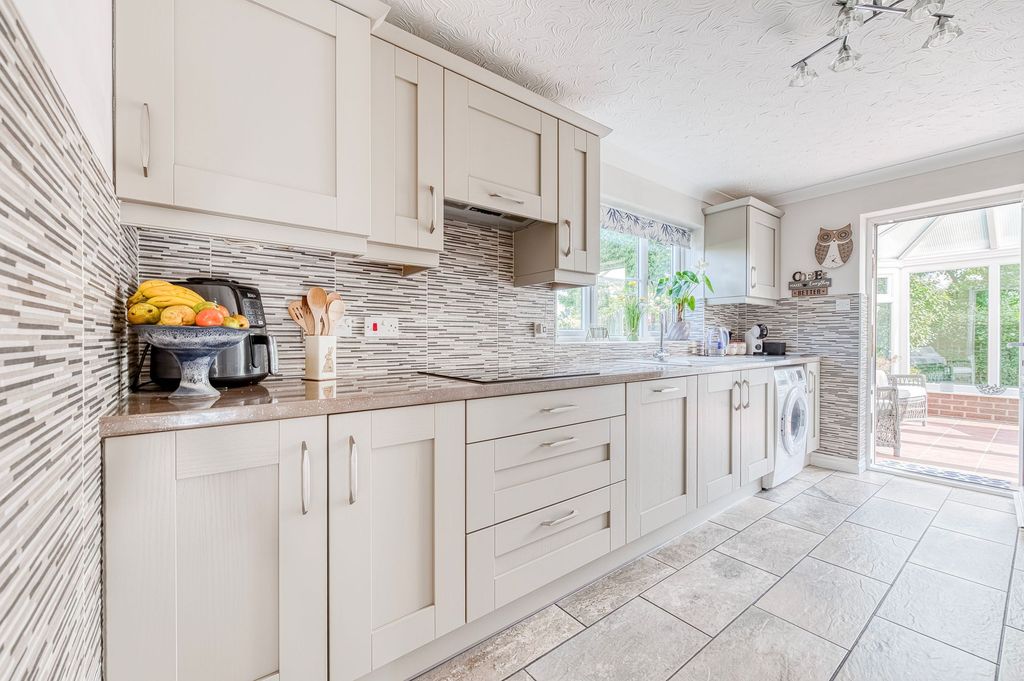 Property photo 3 of 26