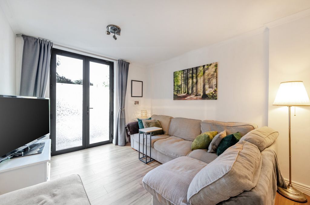 Property photo 2 of 9