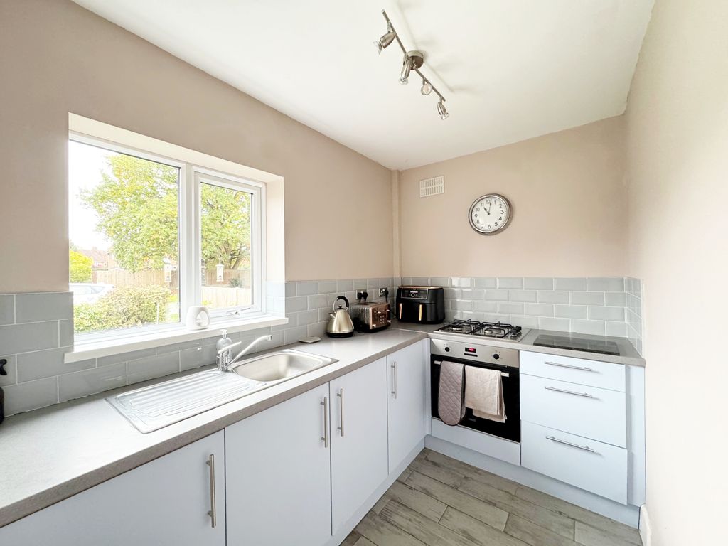 Property photo 3 of 12 Kitchen
