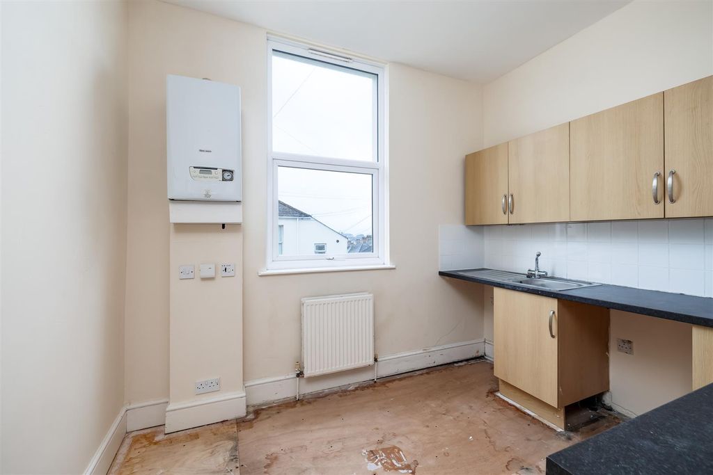 Property photo 1 of 12 Kitchen