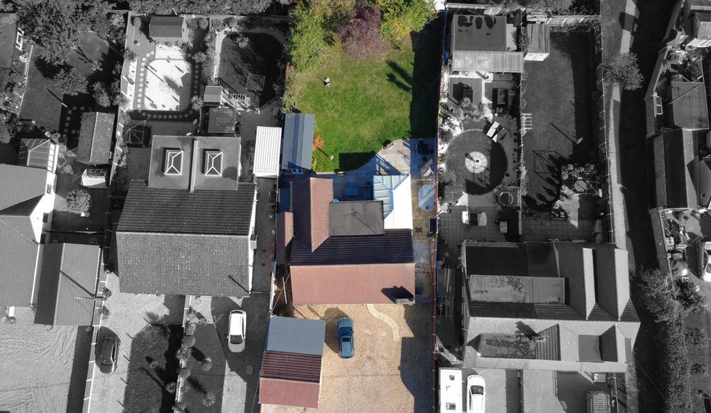 Property photo 3 of 32