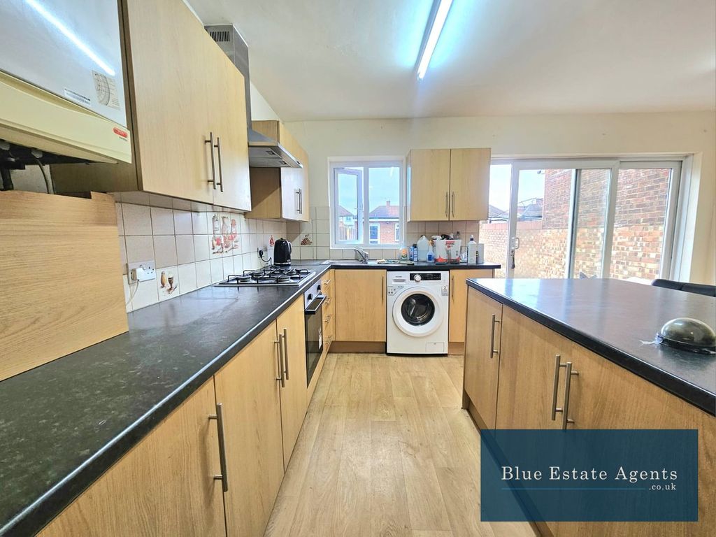 Property photo 2 of 12 Kitchen