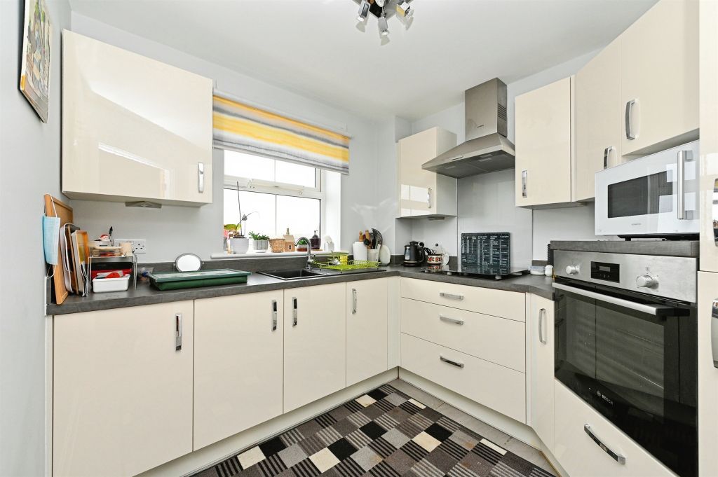 Property photo 2 of 40