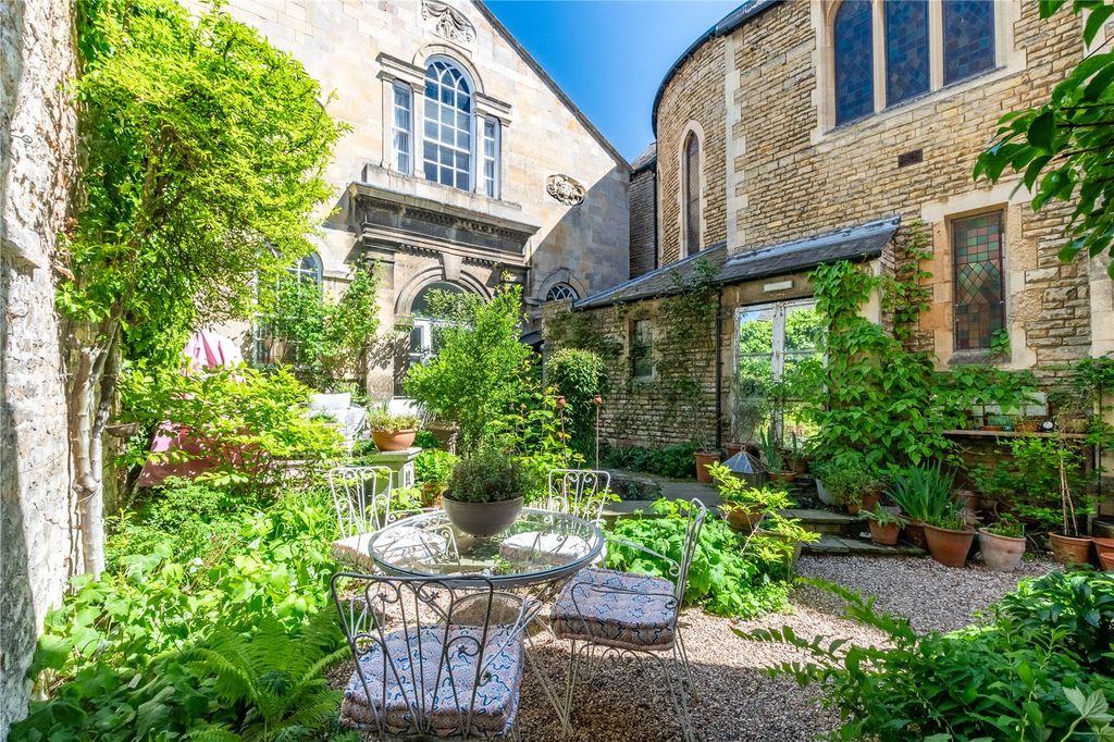 Property photo 2 of 28 Walled Courtyard