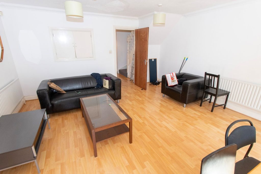 Property photo 3 of 10 Picture No. 02