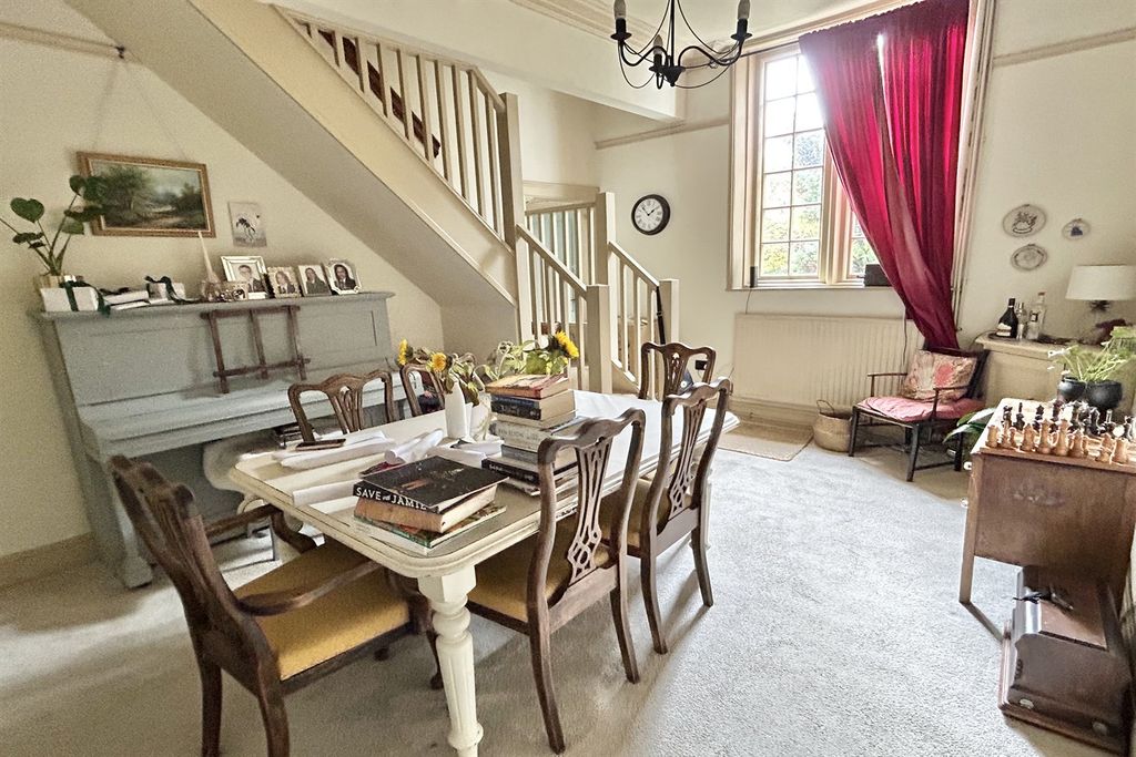 Property photo 3 of 19 Dining Room