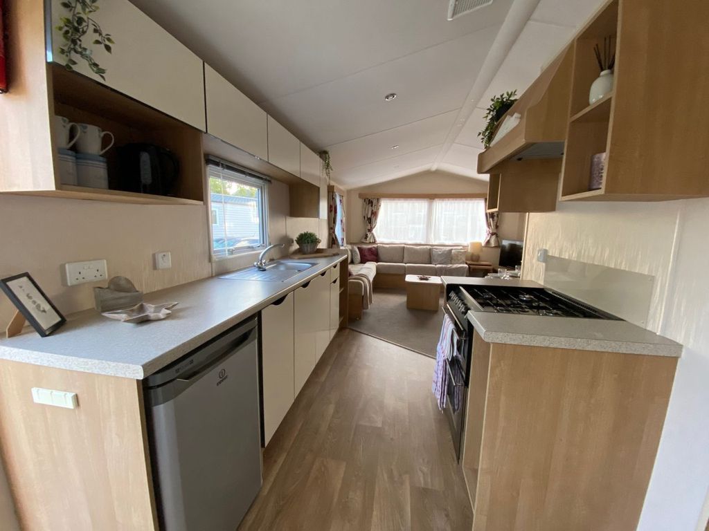 Property photo 2 of 8 Willerby Vacation 35ft X 12ft 2 Bed 2015 (3).Jpg