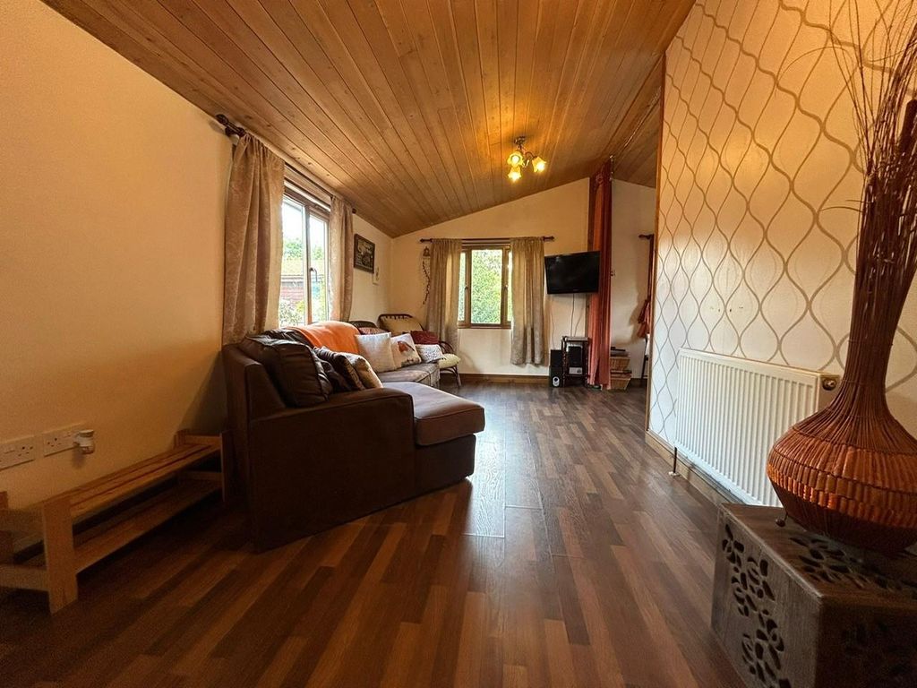 Property photo 2 of 21 38.Jpg