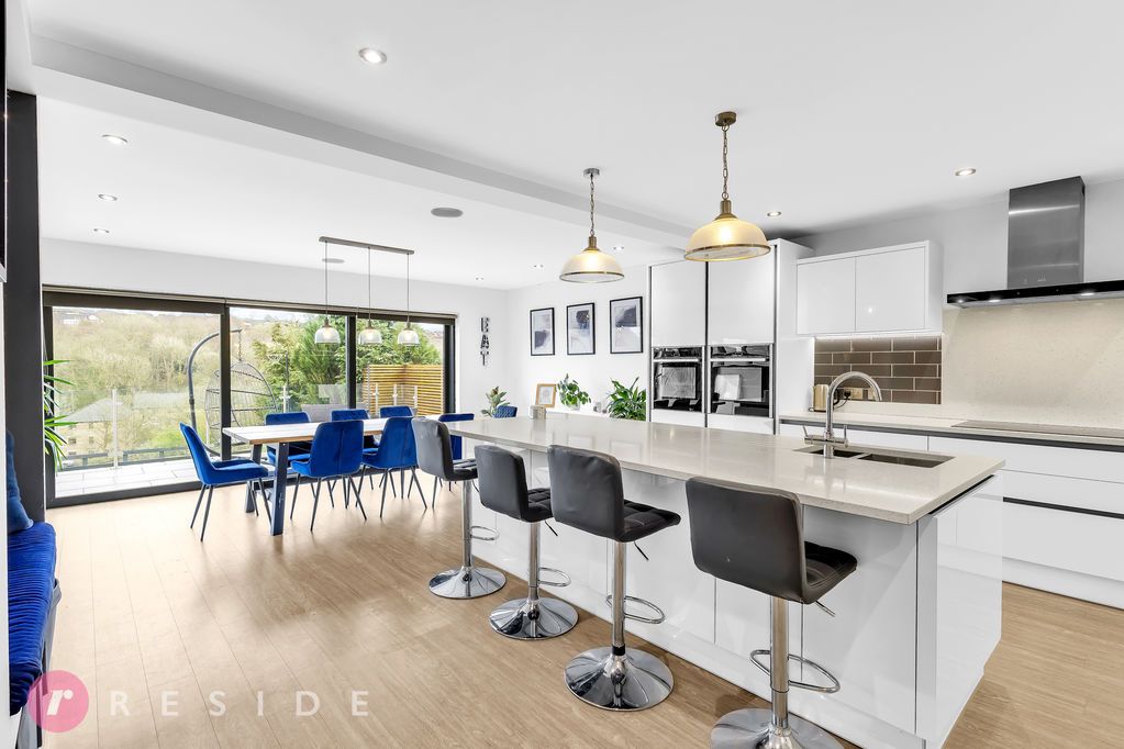 Property photo 3 of 32 Family Living Kitchen