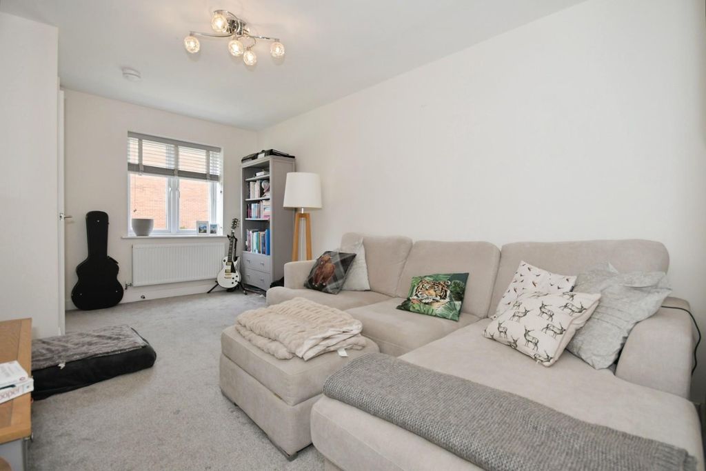 Property photo 2 of 16 Lounge.Jpg