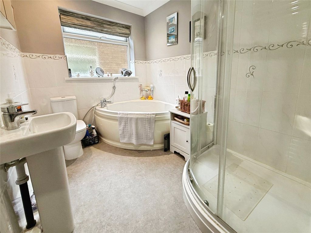 Property photo 3 of 17 Bathroom