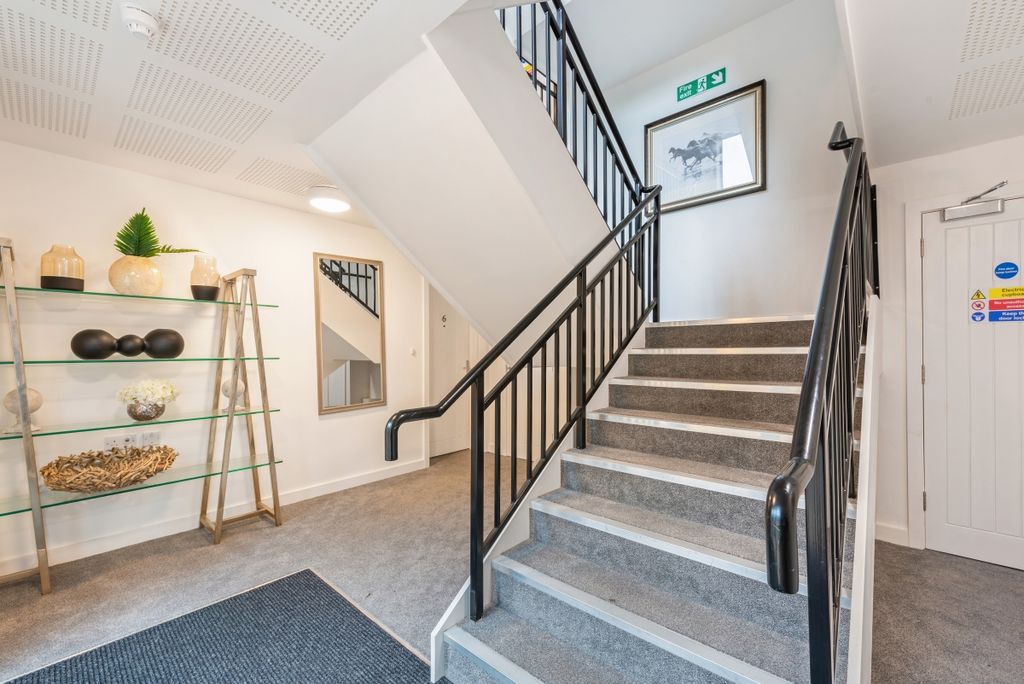 Property photo 2 of 17 9 The Old Coal Ya...