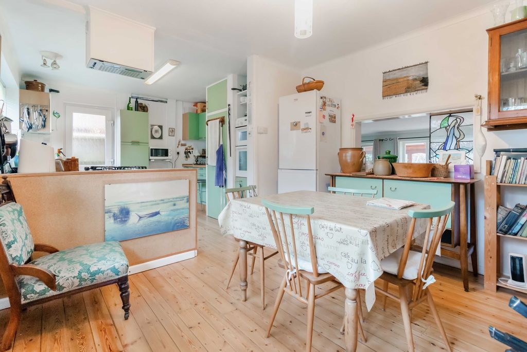 Property photo 3 of 38