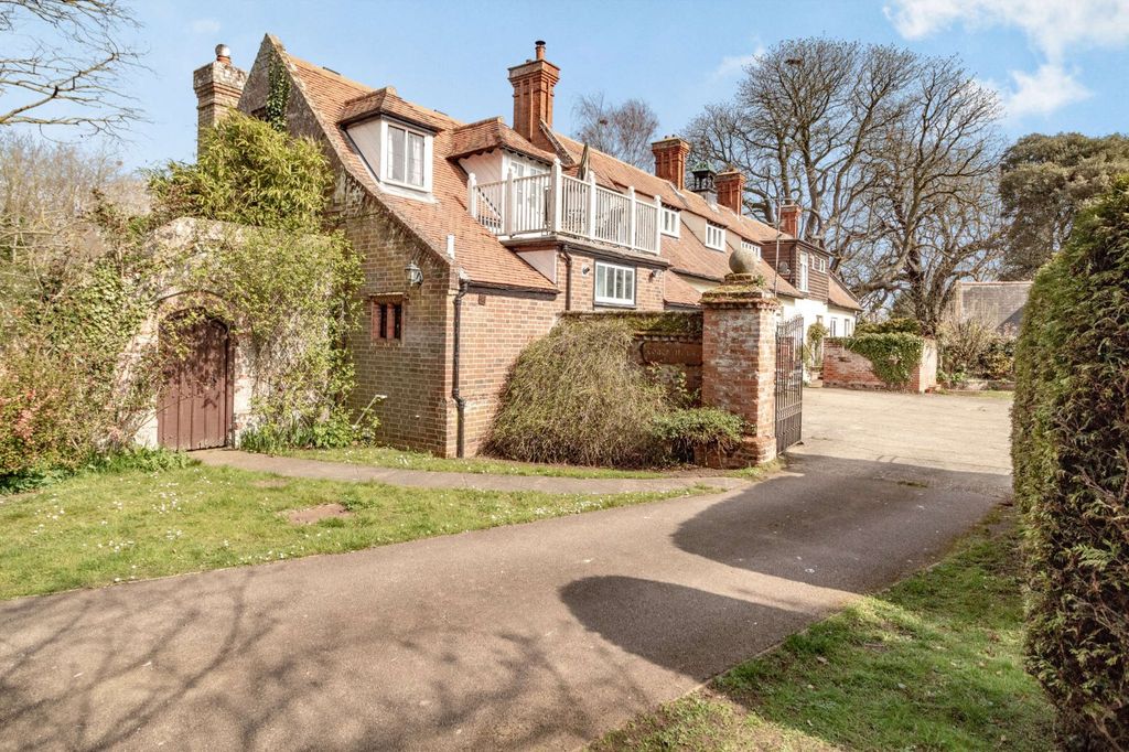 Property photo 1 of 18 Old Coach House