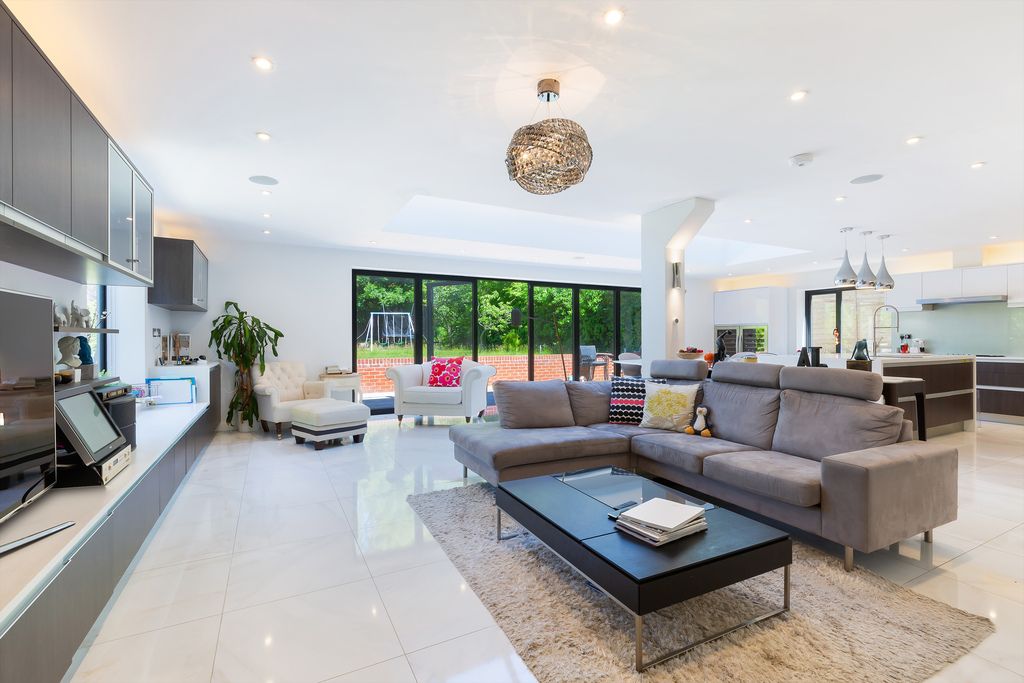 Property photo 2 of 16