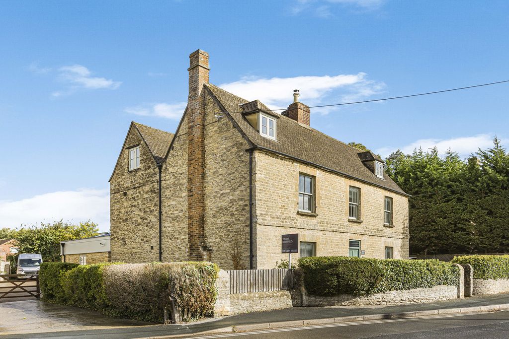 Property photo 1 of 36
