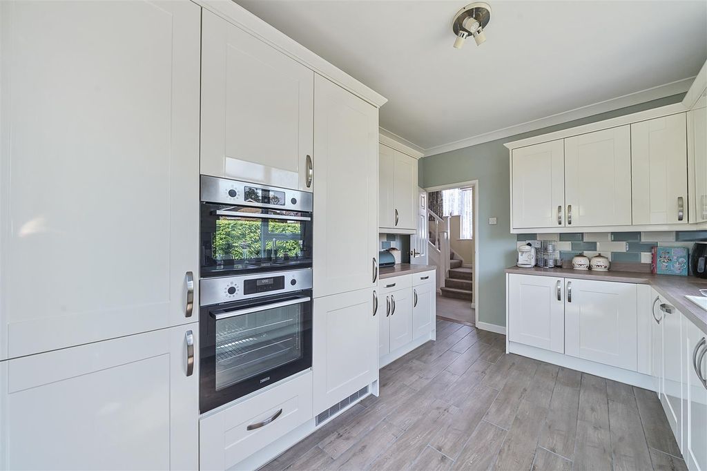 Property photo 2 of 19 Kitchen