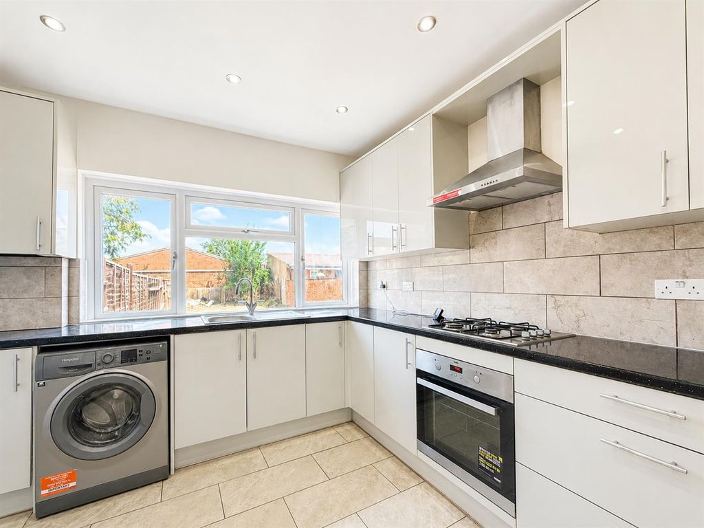 Property photo 1 of 11 Kitchen