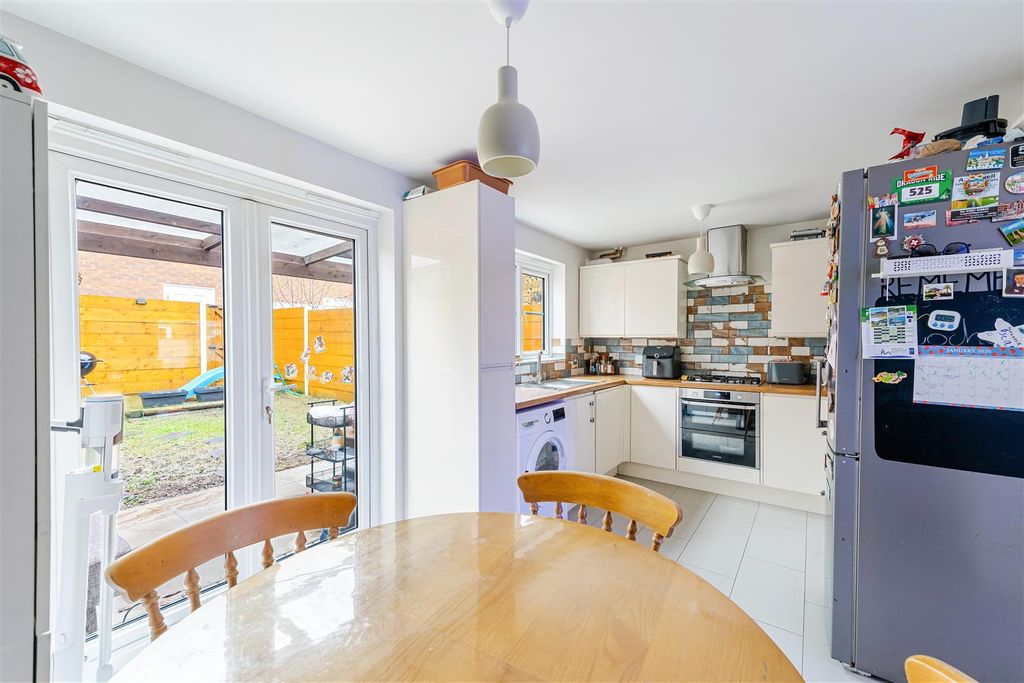 Property photo 3 of 21 Kitchen/Diner