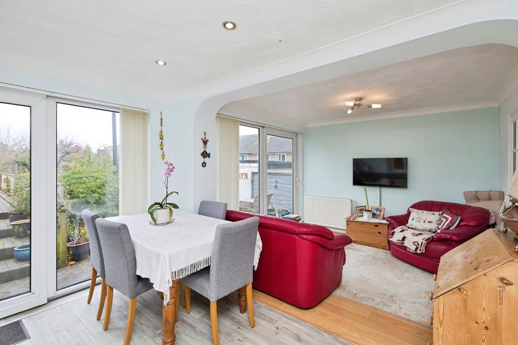 Property photo 3 of 21 Pbox-Img.Jpg