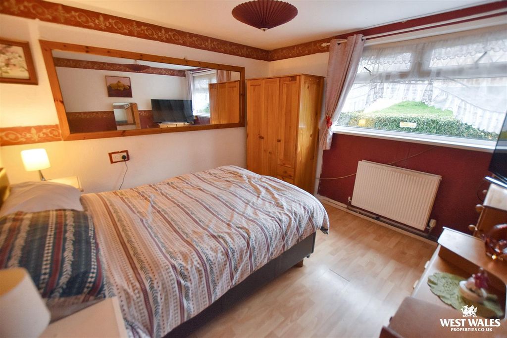 Property photo 3 of 33 2 (17).Jpg