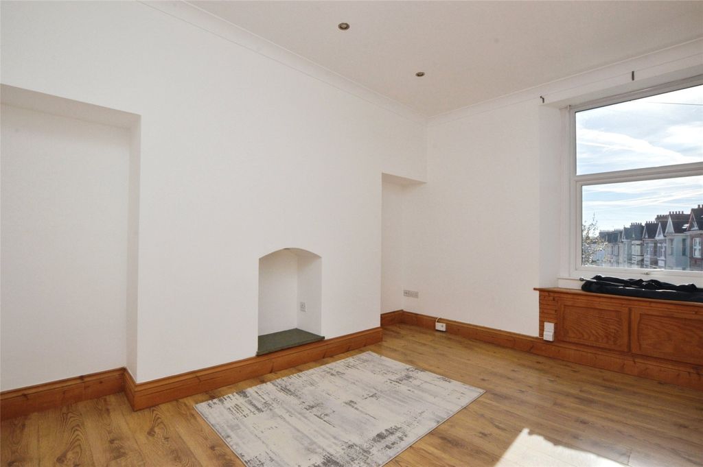 Property photo 2 of 8 Picture No. 07
