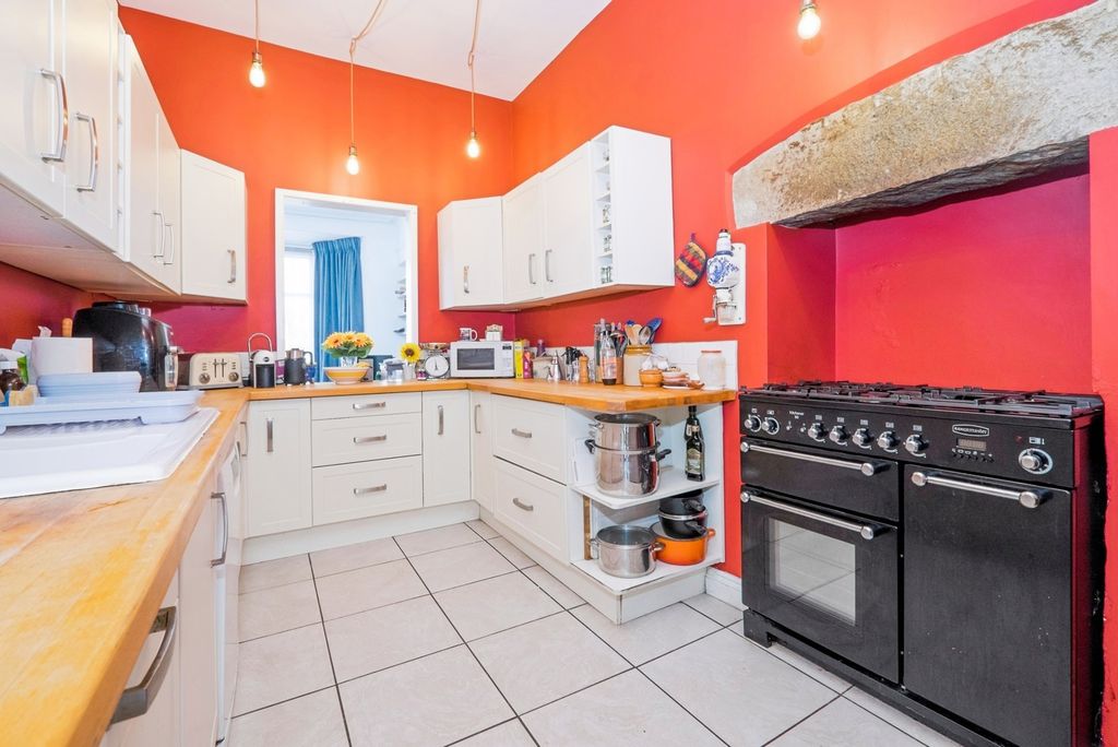 Property photo 3 of 22 Kitchen