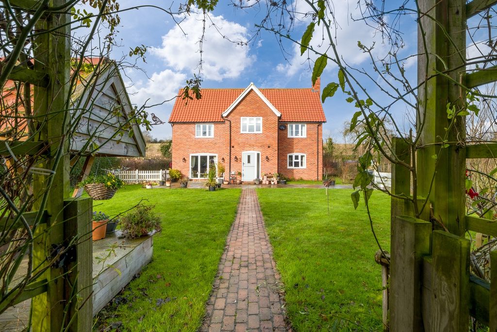 Property photo 1 of 27 1440Px-Dairy Meadow House - 50