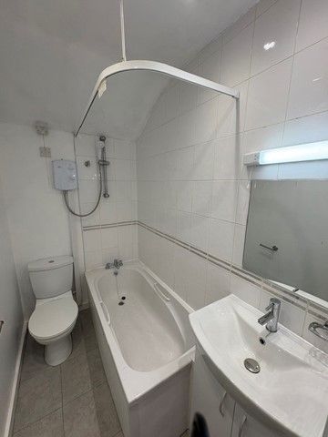 Property photo 2 of 6 Bathroom 