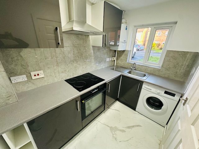 Property photo 3 of 14 Kitchen