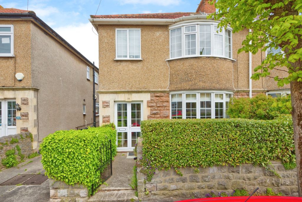 Property photo 2 of 31