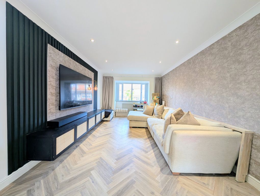 Property photo 2 of 30