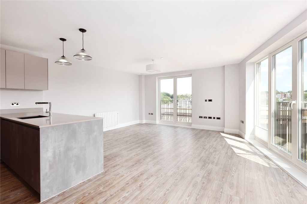 Property photo 3 of 10 Reception