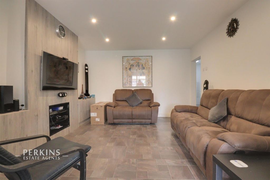 Property photo 1 of 11 l2.Jpg