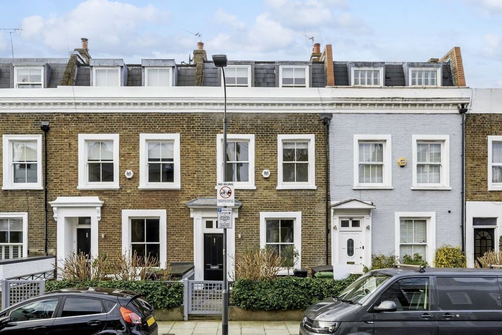 Property photo 3 of 10 15 Britannia Road - 01