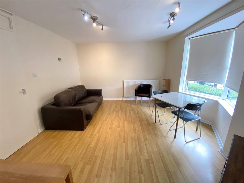 Property photo 2 of 8 Lounge.Jpg