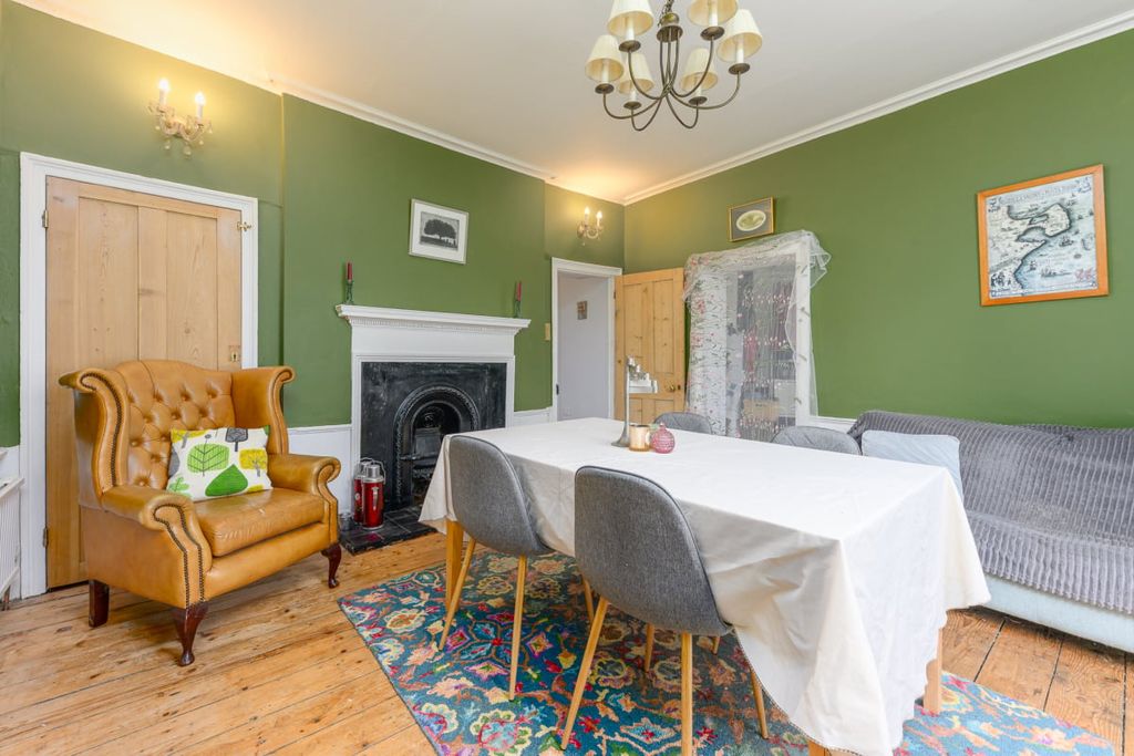 Property photo 2 of 23