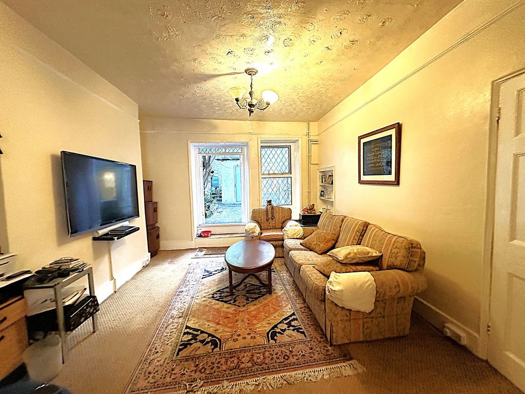 Property photo 3 of 28