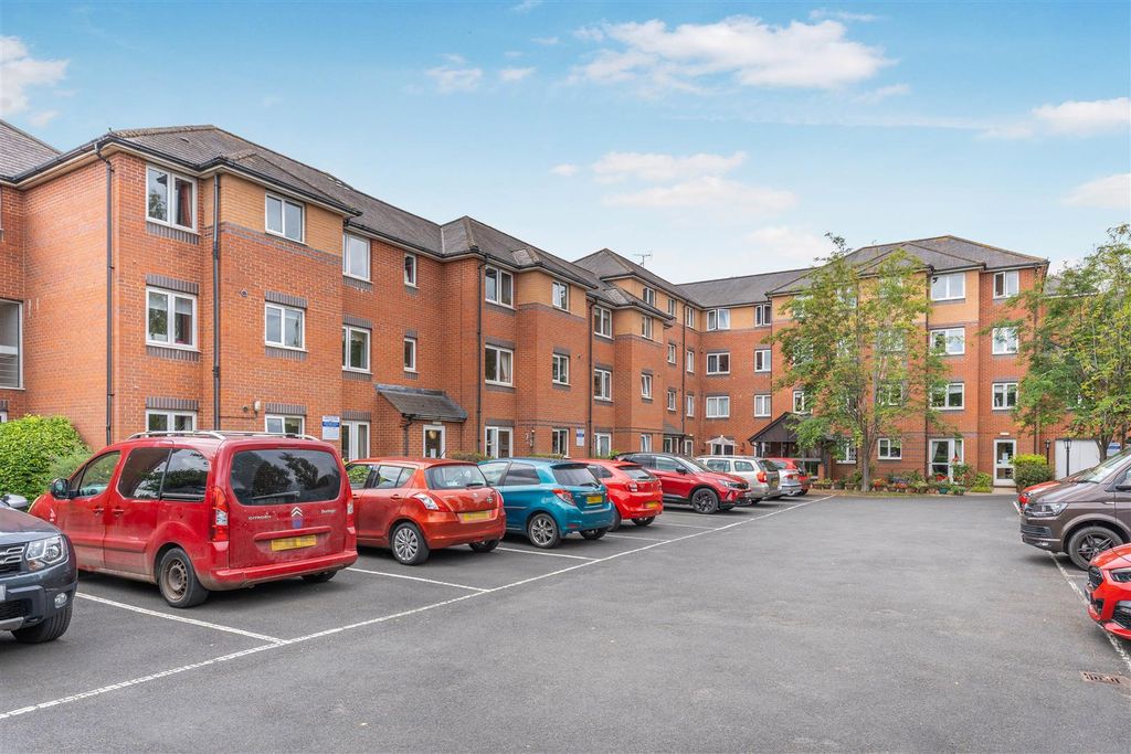 Property photo 3 of 12 37 Spencer Court, Banbury-3.Jpg