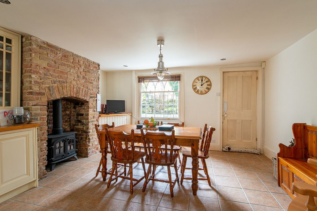 Property photo 2 of 11 Dining Area