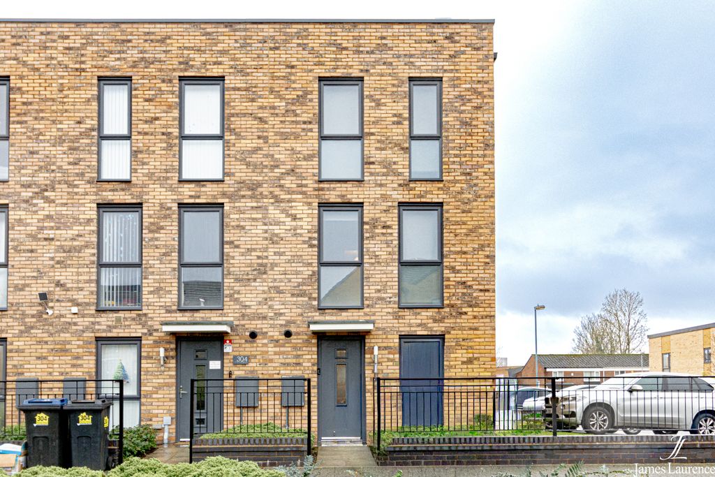 Property photo 2 of 18 306