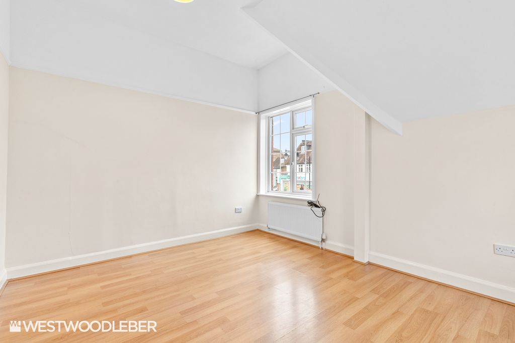 Property photo 3 of 35