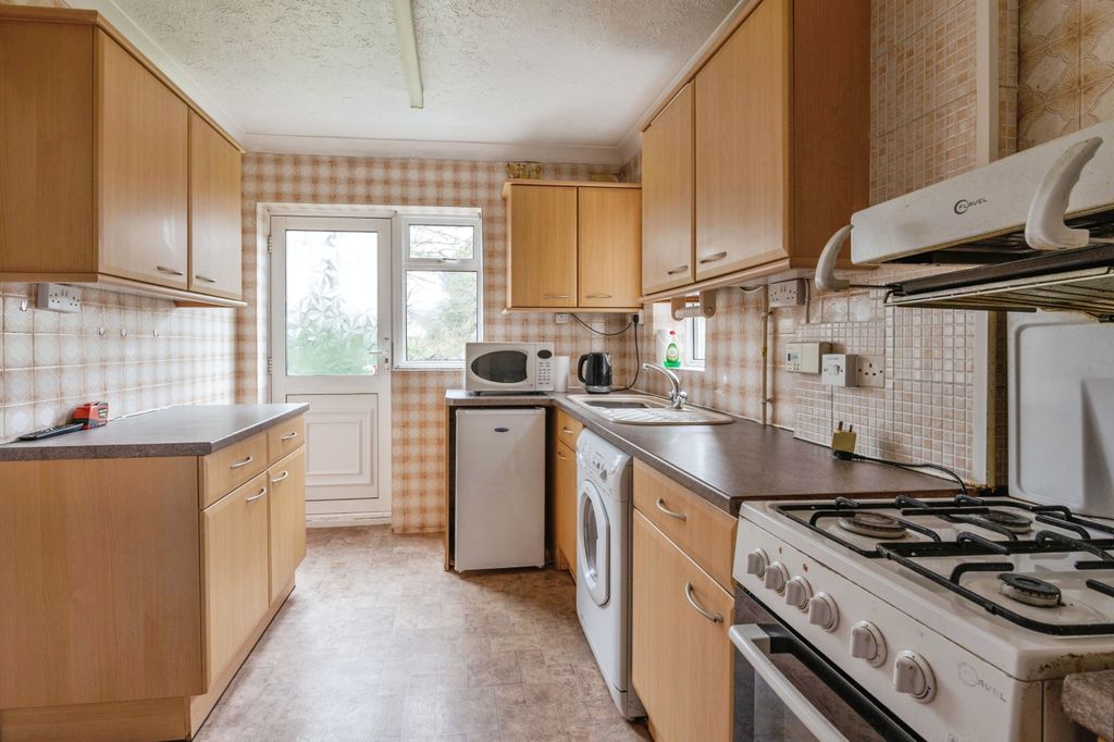 Property photo 3 of 21 Kitchen