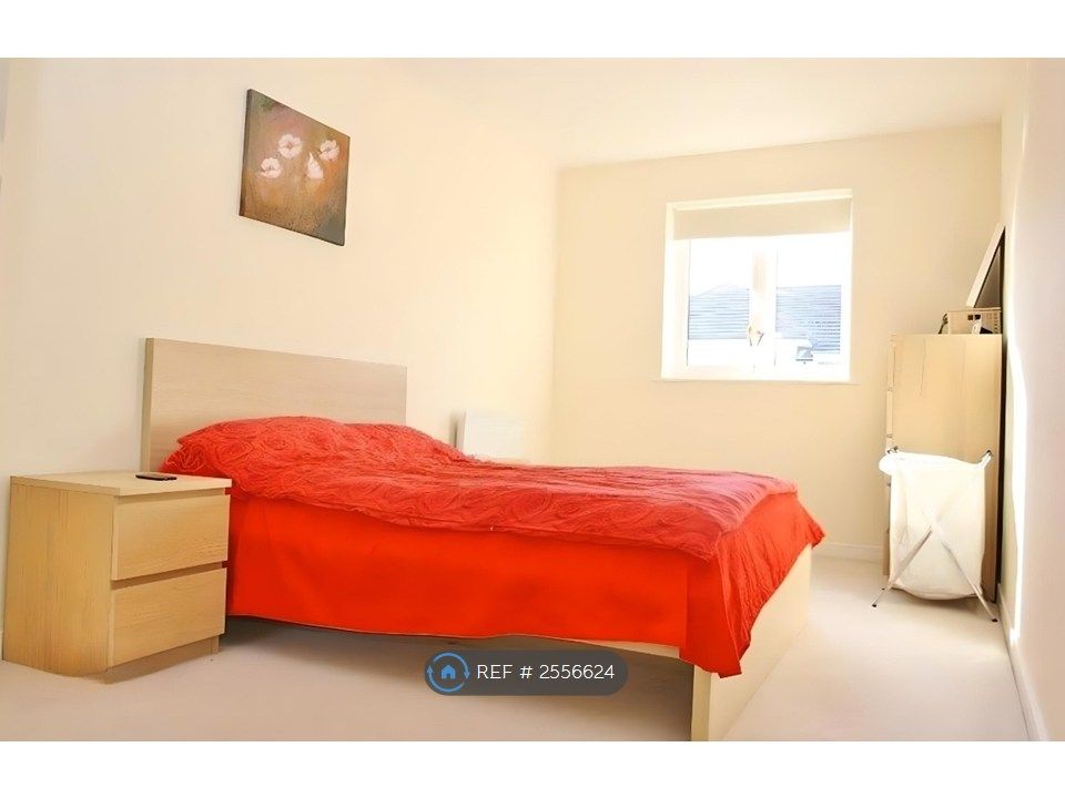 Property photo 3 of 8 Bedroom1