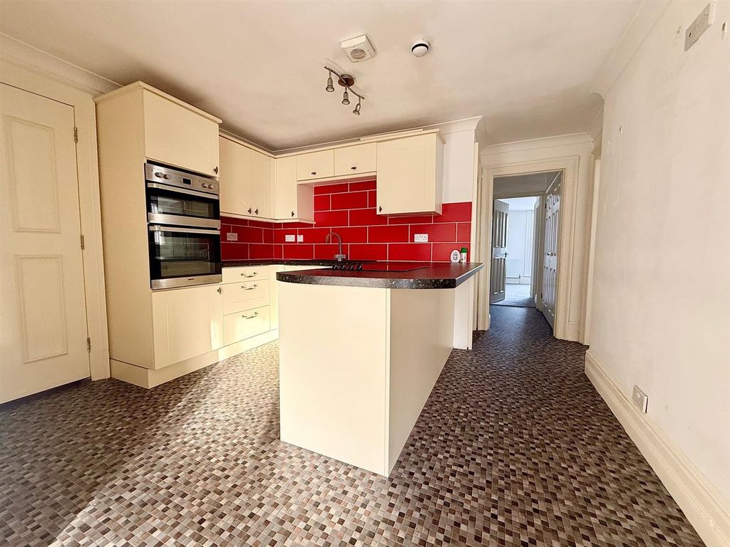 Property photo 2 of 12 Kitchen