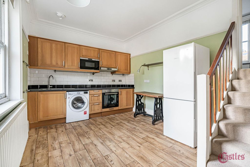 Property photo 3 of 14 Kitchen