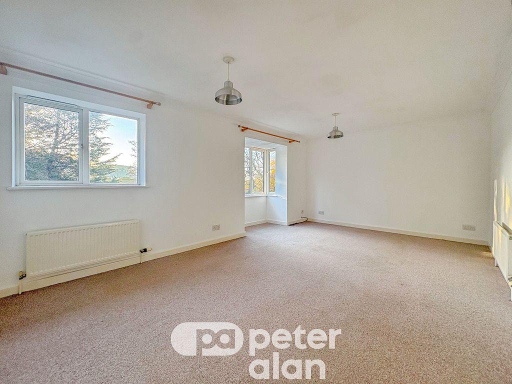 Property photo 2 of 16 Living Room