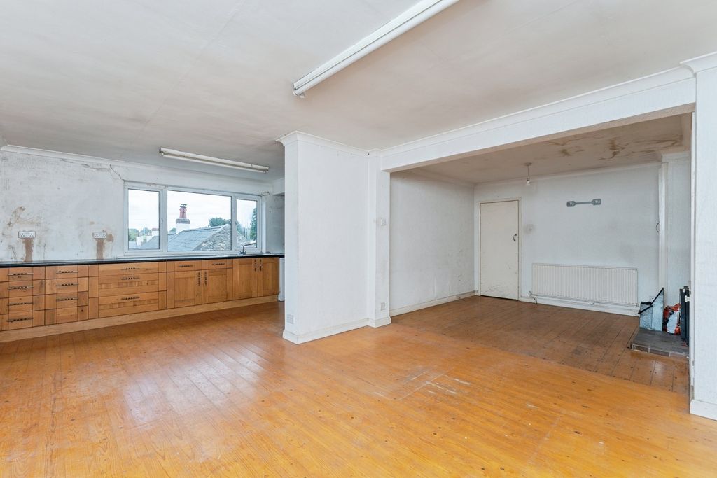 Property photo 2 of 16 Kitchen/Dining Room