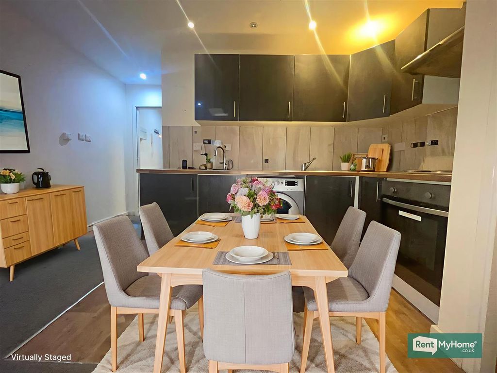Property photo 1 of 4 Whatsapp-Image-2025-09-05-At-15.54.56 - Kitchen -