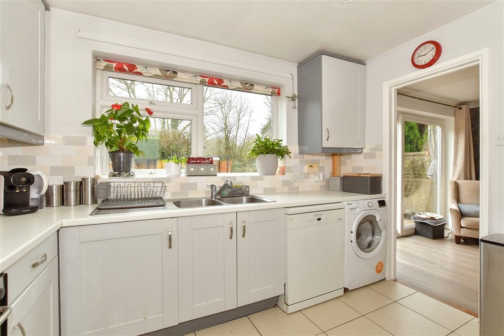 Property photo 2 of 17 Kitchen